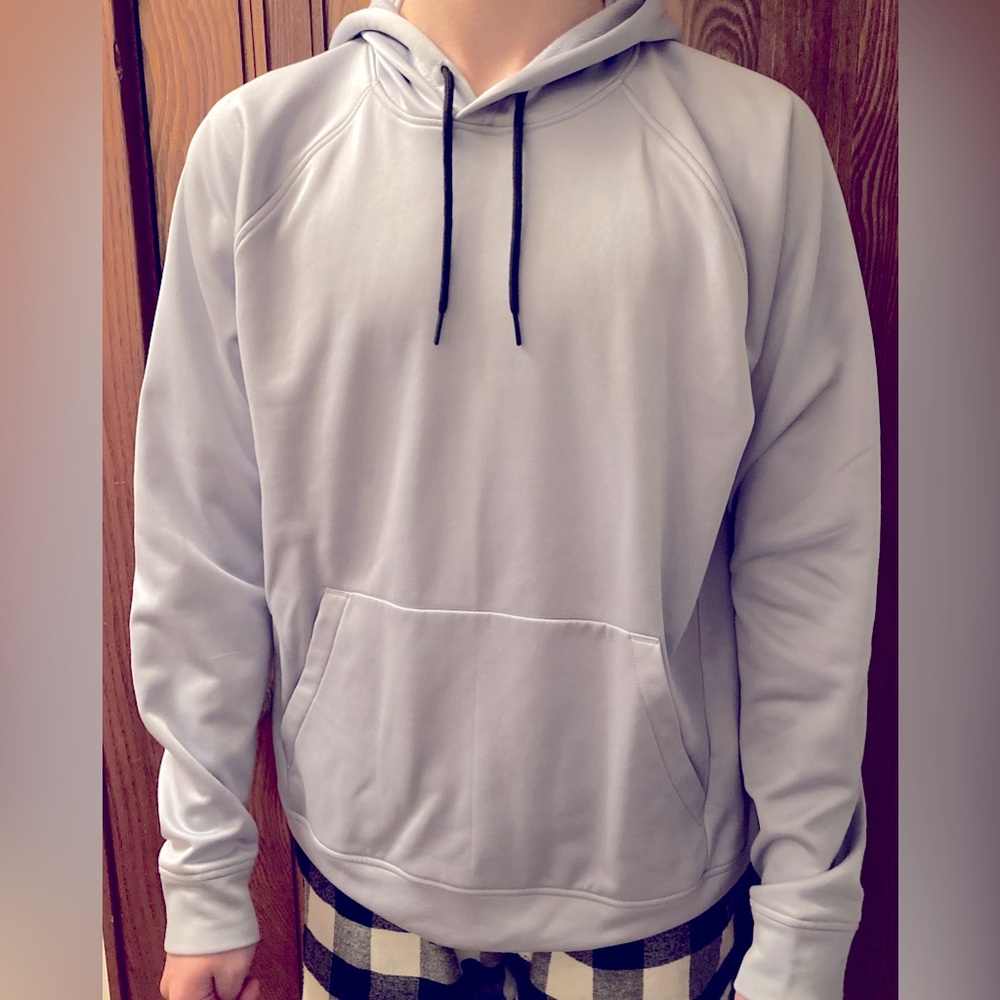 Old navy dynamic fleece hoodie men’s L. Thumbholes. Nice lines
